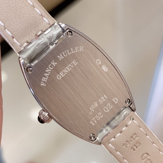 实拍 小红书强推 新色 FranckMuller 法兰克穆勒腕表是世界最知名的高级腕表品牌之一,也是无数男女明星的热捧之物。小酒桶型上手更潮,瑞士石英,表壳后盖桥形设计,贴手型 316上等精钢.尺寸26mm 实拍 小红书强推 新色 FranckMuller 法兰克穆勒腕表是世界最知名的高级腕表品牌之一,也是无数男女明星的热捧之物。小酒桶型上手更潮,瑞士石英,表壳后盖桥形设计,贴手型 316上等精钢.尺寸26mm