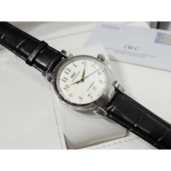 IWC万国 系列:150周年达文西系列1:1原装高端复刻 尺寸:40mm【表壳】每一个浑圆型的表壳都经过制表师专心致志的打磨,可移动式表耳使表带更加贴合手腕。两者配合使腕表产生独特的复古魅力。【机芯】采用优雅纤薄!!的海鸥独家定制自动上弦机芯,具备逆时针调试日历的功能(吻合正品)我们精心制作出万国表独特的外观魅力,更是追求复刻其内在的灵魂。 IWC万国 系列:150周年达文西系列1:1原装高端复刻 尺寸:40mm【表壳】每一个浑圆型的表壳都经过制表师专心致志的打磨,可移动式表耳使表带更加贴合手腕。两者配合使腕表产生独特的复古魅力。【机芯】采用优雅纤薄!!的海鸥独家定制自动上弦机芯,具备逆时针调试日历的功能(吻合正品)我们精心制作出万国表独特的外观魅力,更是追求复刻其内在的灵魂。