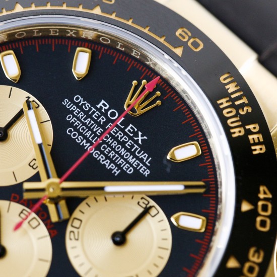 AR超神之作 ROLEX DAYTONA劳 力士迪通拿副本的十年精华， 并行代购版迪通拿，完美修正十年间所有副本的不足和缺陷，4130机芯，以及攻克机芯厚度，使壳身厚度首次达到与正品一致，并搭配正品代购包装物料，重新定义最高品质的迪通拿副本，真正的A级副本劳 力 士迪地拿[AR出品]