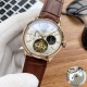 实物拍摄品牌：江诗丹顿 -Vacheron Constantin类型：[酷]男士腕表表壳：316精钢（做工优质）表带：进口真牛皮/316精钢（两种可选）机芯：高级定制全自动机械机芯（走时稳定）玻璃：高级强化镀膜镜面尺寸：直径41mm，厚度12.5mm