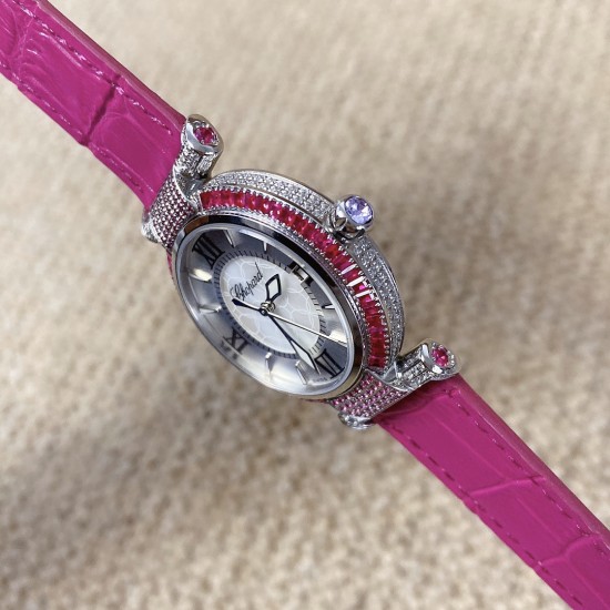 ★实拍 萧邦 CHOPARD IMPERIALE 系列腕表。独特风格带您走进一个新阶段并且成功塑造了崇尚自我表达和与众不同的生活化概念,316精钢材质,此表款全手工镶嵌施华洛世奇水晶钻,成为了美式奢侈生活风格的代表!进口石英机芯以及精细做工,佩戴贴手舒适,设计风格简约明朗。充满奢华璀璨的气息,光彩夺人、让你瞬间提升华丽的气质 ! ★实拍 萧邦 CHOPARD IMPERIALE 系列腕表。独特风格带您走进一个新阶段并且成功塑造了崇尚自我表达和与众不同的生活化概念,316精钢材质,此表款全手工镶嵌施华洛世奇水晶钻,成为了美式奢侈生活风格的代表!进口石英机芯以及精细做工,佩戴贴手舒适,设计风格简约明朗。充满奢华璀璨的气息,光彩夺人、让你瞬间提升华丽的气质 !