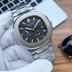 实物拍摄品牌：百达翡丽-PATEK PHILPPE 运动系列鹦鹉类型：[酷]男士腕表表壳：316精钢（做工优质）表带：顶级316精钢机芯：高级定制全自动机械机芯(走时稳定)材料：高级强化镀膜镜面尺寸：直径41mm 厚度12.5mm