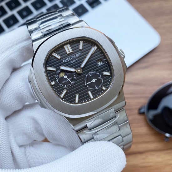 实物拍摄品牌：百达翡丽-PATEK PHILPPE 运动系列鹦鹉类型：[酷]男士腕表表壳：316精钢（做工优质）表带：顶级316精钢机芯：高级定制全自动机械机芯(走时稳定)材料：高级强化镀膜镜面尺寸：直径41mm 厚度12.5mm