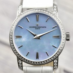 实拍 TK新品江诗丹顿传袭超薄系列-Vacheron Constantin 专为女神打造的，奢华时尚，采用进口316钢表壳，搭配原装进口9015机芯（0返修），天然蓝宝石玻璃镜面，直径33mm，超薄工艺7.8mm，超强防水30米，竹节纹进口小牛皮表带，