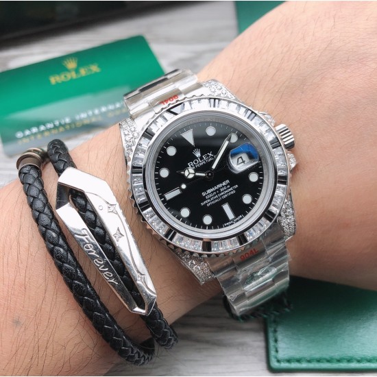 ROLEX Submarine 水鬼钻石系列 3135机芯 ROLEX劳力士SUB水鬼系列不断提高复刻效果,精钢不断改进的钻研精神,特别是五大神器的业界认可,目前销量一直成上升趋势!尺寸:40mm表镜:抗刮损蓝水晶玻璃,防反光凸透式放大日历窗!表壳:上链表冠,旋入式三扣锁三重防水系统!机芯:Cal.3135自动机械机芯!表带:蚝式三节表链!表扣:折叠扣,超强夜光,防水大于100米!SF出品 附带全套原版配置包括(保修卡 正品说明书) ROLEX Submarine 水鬼钻石系列 3135机芯 ROLEX劳力士SUB水鬼系列不断提高复刻效果,精钢不断改进的钻研精神,特别是五大神器的业界认可,目前销量一直成上升趋势!尺寸:40mm表镜:抗刮损蓝水晶玻璃,防反光凸透式放大日历窗!表壳:上链表冠,旋入式三扣锁三重防水系统!机芯:Cal.3135自动机械机芯!表带:蚝式三节表链!表扣:折叠扣,超强夜光,防水大于100米!SF出品 附带全套原版配置包括(保修卡 正品说明书)