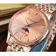 Jaeger-leCoultre Master Ultra Thin Moon积家超薄月相大师系列42mm腕表,简洁的线条设计,赏心悦目的表盘。 显示令表盘尽显活力,6位24小时指针宛如一幕和谐美妙的腕上芭蕾。透过玻璃底盖,机芯运行一目了然。这款厚度仅5.8毫米的超薄机芯向世人证实,超凡的技艺和极尽复杂的功能可以在狭小的空间内完美展现。顶级出品 精品不断 Jaeger-leCoultre Master Ultra Thin Moon积家超薄月相大师系列42mm腕表,简洁的线条设计,赏心悦目的表盘。 显示令表盘尽显活力,6位24小时指针宛如一幕和谐美妙的腕上芭蕾。透过玻璃底盖,机芯运行一目了然。这款厚度仅5.8毫米的超薄机芯向世人证实,超凡的技艺和极尽复杂的功能可以在狭小的空间内完美展现。顶级出品 精品不断
