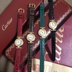 鳄鱼皮版本卡地亚小旋风must de小金表vintage中古断货王，性价比高闭眼入。神仙颜值美绝trinity，小孩子才做选择，成年人都是all in![色]表径24mm，超薄厚度6.3mm，搭载瑞士石英机芯，罗马刻度奶油盘，简洁大两针，后镶天然美钻搭配鳄鱼皮表带更奢华超级闪。可仙可盐可甜，精致优雅上手绝美。时尚是一个经典的轮回～说不定今年的复古风，你就是走得最驾轻就熟的一个。推荐指数：⭐⭐⭐⭐⭐
