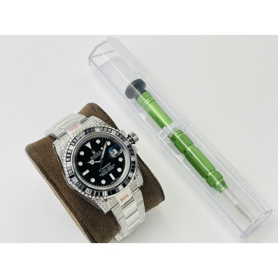 【VRS Factory2022墙裂推荐 市场最高版本】奢华大作,劳力士Rolex SUB潜航者后镶钻定制版!是奢华闪耀与永不退色的融合,更是经典潮流的不二之选!1⃣️【表壳】直径40MM。每一颗钻石/彩宝均来自奥地利(施华洛世奇原产地)经过严格的筛选,确保颜色,大小,火彩统一,专业珠宝镶嵌师精心镶嵌。2⃣️【表带】跟官网同步,904L蚝式钢完美还原坚固耐用的优良血统,效果可媲美原装。3⃣️【机芯】采用复刻界的机芯之王——搭配3135自动上旋机芯。VRS Factory匠心力作 敬请各路表友品鉴! 【VRS Factory2022墙裂推荐 市场最高版本】奢华大作,劳力士Rolex SUB潜航者后镶钻定制版!是奢华闪耀与永不退色的融合,更是经典潮流的不二之选!1⃣️【表壳】直径40MM。每一颗钻石/彩宝均来自奥地利(施华洛世奇原产地)经过严格的筛选,确保颜色,大小,火彩统一,专业珠宝镶嵌师精心镶嵌。2⃣️【表带】跟官网同步,904L蚝式钢完美还原坚固耐用的优良血统,效果可媲美原装。3⃣️【机芯】采用复刻界的机芯之王——搭配3135自动上旋机芯。VRS Factory匠心力作 敬请各路表友品鉴!