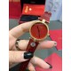 经典永不过时的Cartier卡地亚圆盘中古腕表YYDS❤️一只很复古情结的卡地亚mustbe它来了。30mm表盘大小刚刚好,优雅大方且不失气质的韵味,蓝宝石把头在阳光下依旧纯洁透亮闪耀✨设计大气且耐看,卡地亚罗马文字表盘复古时尚,设计大气且耐看,蓝宝石水晶镜面,表盘两头以简洁的T形金属衔接表带,采用意大利牛皮表带,压鳄鱼纹花色,双面皮透气好,中古美表不仅满满的vintage韵味,酷辣御姐或温柔甜姐都可驾驭的加分款 经典永不过时的Cartier卡地亚圆盘中古腕表YYDS❤️一只很复古情结的卡地亚mustbe它来了。30mm表盘大小刚刚好,优雅大方且不失气质的韵味,蓝宝石把头在阳光下依旧纯洁透亮闪耀✨设计大气且耐看,卡地亚罗马文字表盘复古时尚,设计大气且耐看,蓝宝石水晶镜面,表盘两头以简洁的T形金属衔接表带,采用意大利牛皮表带,压鳄鱼纹花色,双面皮透气好,中古美表不仅满满的vintage韵味,酷辣御姐或温柔甜姐都可驾驭的加分款