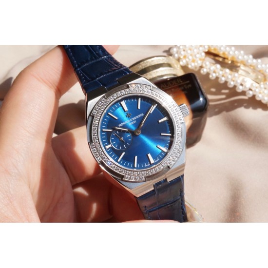 Vacheron Constantin江诗丹顿纵横四海系列OVERSEAS女款小号型2300v/2305v【表壳】表径3610.8mm 同步原装 质感细腻大方 蓝宝石镜面【字面】表盘经旭日纹缎面拉丝工艺处理 深邃优雅 18k金时标均带白色夜光涂层【机芯】CITIZEN8系列改Cal.5300机芯(机芯稳定零返修 )后原装18k纳米镀金质摆陀【表带扣】半马其他十字三片折叠式表扣 进口牛皮表带越欣赏 越懂欣赏 Vacheron Constantin江诗丹顿纵横四海系列OVERSEAS女款小号型2300v/2305v【表壳】表径3610.8mm 同步原装 质感细腻大方 蓝宝石镜面【字面】表盘经旭日纹缎面拉丝工艺处理 深邃优雅 18k金时标均带白色夜光涂层【机芯】CITIZEN8系列改Cal.5300机芯(机芯稳定零返修 )后原装18k纳米镀金质摆陀【表带扣】半马其他十字三片折叠式表扣 进口牛皮表带越欣赏 越懂欣赏