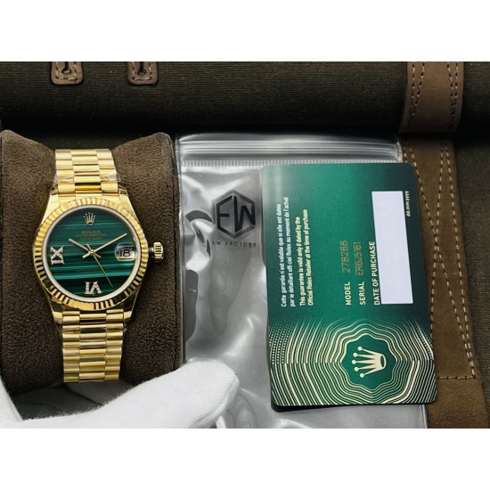 【EW Factory2021墙裂推荐】最美劳.力士Rolex蚝式恒动日志型31MM系列女士腕表!1⃣️搭配瑞士进口机芯,品质稳定可靠!2⃣️与原装一致厚度11毫米,表径31毫米!修正市场其它版本不足,市场其它版本尺寸厚度不对,一眼假!3⃣️天然孔雀石表面,每一块都是独一无二!4⃣️ 一体成型中层表壳,旋入式底盖及上链表冠!5⃣️顶级做工,每条表带与表耳完美契合,给予手腕最高的舒适度!每个极致的细节都是EW Factory匠心开发的精品精髓!欢迎您的品鉴! 【EW Factory2021墙裂推荐】最美劳.力士Rolex蚝式恒动日志型31MM系列女士腕表!1⃣️搭配瑞士进口机芯,品质稳定可靠!2⃣️与原装一致厚度11毫米,表径31毫米!修正市场其它版本不足,市场其它版本尺寸厚度不对,一眼假!3⃣️天然孔雀石表面,每一块都是独一无二!4⃣️ 一体成型中层表壳,旋入式底盖及上链表冠!5⃣️顶级做工,每条表带与表耳完美契合,给予手腕最高的舒适度!每个极致的细节都是EW Factory匠心开发的精品精髓!欢迎您的品鉴!