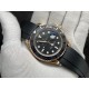 升级版全新到货，劳力士ROLEX游艇名仕型「116655」装载3135机芯，40mm 316L精钢表壳铸造18ct永恒玫瑰金，双向旋转60分钟刻度外圈配哑黑色Cerachrom陶质圈口，凸显抛光立体数字！新款Pyesterflex橡胶表带亦配备蚝式保险扣，人性化二级可剪设计，佩戴稳固从而更加舒适！字面刻度填充进口Chromalight长效果蓝色物料！原装保护胶罩，可检验圈口的外径尺寸是否与原装一致。超级复刻，只有少量，速度要快，动作要帅[机智]现下单外赠一副橡胶表带。