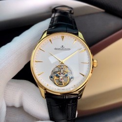 积家（Jaeger-LeCoultre）6字位置置设陀飞轮装置，表盘的设计简约，沉稳，表盘镶贴了立体锥形的时标刻度 腕表表壳采用42mm！