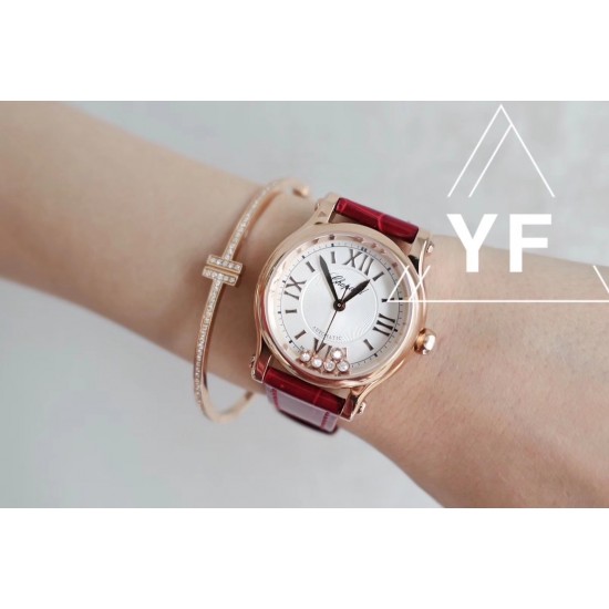 实拍《YF》萧邦(五钻小号无日历)HAPPY DIAMONDS 七彩圣诞主题 符合接下来圣诞跨年的气氛 每一颗钻石都是最好的礼物 心向自由 与快乐不期而遇。 实拍《YF》萧邦(五钻小号无日历)HAPPY DIAMONDS 七彩圣诞主题 符合接下来圣诞跨年的气氛 每一颗钻石都是最好的礼物 心向自由 与快乐不期而遇。