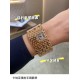 CR家 新品预售 Cartier猎豹手镯腕表既是手镯,也是腕表时尚与功能兼具,可以说是手腕上的艺术品~卡地亚猎豹手镯腕表,18K金工艺打造表链表壳 卡地亚经典DNA箭形蓝钢指针,蓝宝石水晶镜面,镀银表盘,2219毫米表盘 厚度6.55毫米。 CR家 新品预售 Cartier猎豹手镯腕表既是手镯,也是腕表时尚与功能兼具,可以说是手腕上的艺术品~卡地亚猎豹手镯腕表,18K金工艺打造表链表壳 卡地亚经典DNA箭形蓝钢指针,蓝宝石水晶镜面,镀银表盘,2219毫米表盘 厚度6.55毫米。