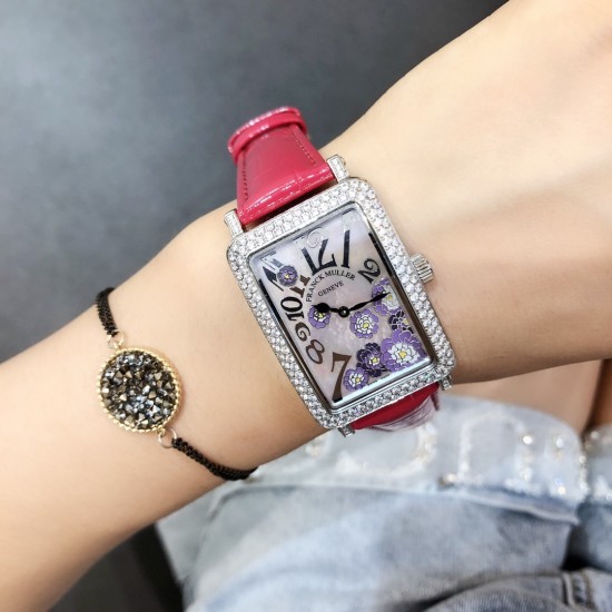 法兰克穆勒Franck muller- Long Island长岛系列时尚腕表,众多网红同款,316L精钢材质,搭配亮皮表带 纯手工施华洛世奇镶嵌工艺制作,满天星能折射更多的光线,突显野性和奢华的特征极其搭配,给各种风格的搭配带来新的光彩,精致典雅,奢华绽放。尺寸40mm*33mm*12mm 法兰克穆勒Franck muller- Long Island长岛系列时尚腕表,众多网红同款,316L精钢材质,搭配亮皮表带 纯手工施华洛世奇镶嵌工艺制作,满天星能折射更多的光线,突显野性和奢华的特征极其搭配,给各种风格的搭配带来新的光彩,精致典雅,奢华绽放。尺寸40mm*33mm*12mm