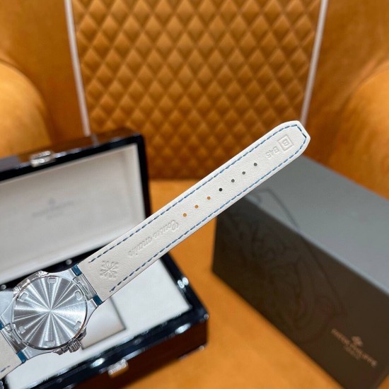 百达翡丽7010R最美鹦鹉螺32mm表徑精巧独特舷窗结构表壳,完美优雅风格,采用不锈钢18k镀玫瑰金。水平横纹浮雕图案的表盘。表圈镶嵌46颗 美洲鳄鱼皮表带 百达翡丽7010R最美鹦鹉螺32mm表徑精巧独特舷窗结构表壳,完美优雅风格,采用不锈钢18k镀玫瑰金。水平横纹浮雕图案的表盘。表圈镶嵌46颗 美洲鳄鱼皮表带
