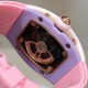 实拍 最新理查珐琅棉花糖理查德米勒 RichardMille 珐琅棉花糖 最新爆款 bon bon系列最稀有的作品!克服传统工艺打破模式!钟表最受尊敬的技术之一。不是所有人的嫁妆,棉花糖运动曲线和颜色,它们是诱人的。有了理查德米勒,实现了把棉花糖戴在你的手腕上!白色陶瓷加上黄粉绿搪瓷表盘,RM-07柔和的颜色创造了一个组合...甜蜜!糖果店的一次旅行,一个让人难以置信的艺术品。你会戴上它吗? 实拍 最新理查珐琅棉花糖理查德米勒 RichardMille 珐琅棉花糖 最新爆款 bon bon系列最稀有的作品!克服传统工艺打破模式!钟表最受尊敬的技术之一。不是所有人的嫁妆,棉花糖运动曲线和颜色,它们是诱人的。有了理查德米勒,实现了把棉花糖戴在你的手腕上!白色陶瓷加上黄粉绿搪瓷表盘,RM-07柔和的颜色创造了一个组合...甜蜜!糖果店的一次旅行,一个让人难以置信的艺术品。你会戴上它吗?