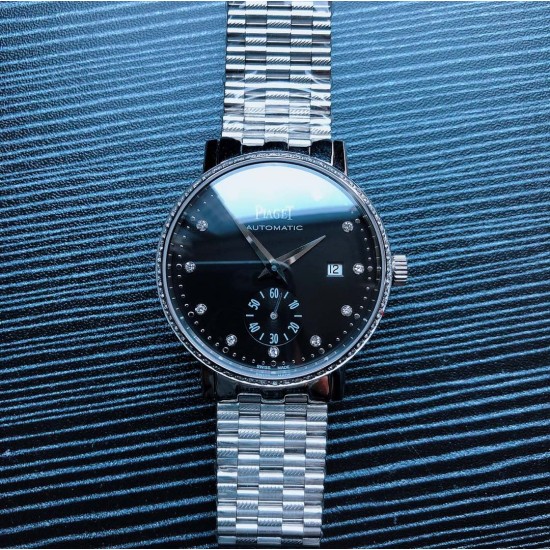 伯爵 Piaget Z2 精品男士腕表,经典两针半设计,圈口镶钻 尊贵大气,绅士风范,卓越品质,热卖全城。采用进口全自动2824 机械机芯(零返修),顶级316精钢表壳 伯爵经典表带, 蓝宝石抗魔镜面,尺寸42*12 三杰为你精致推荐男士精品机械腕表 精致传承真实效果 SJ品质的保证 伯爵 Piaget Z2 精品男士腕表,经典两针半设计,圈口镶钻 尊贵大气,绅士风范,卓越品质,热卖全城。采用进口全自动2824 机械机芯(零返修),顶级316精钢表壳 伯爵经典表带, 蓝宝石抗魔镜面,尺寸42*12 三杰为你精致推荐男士精品机械腕表 精致传承真实效果 SJ品质的保证