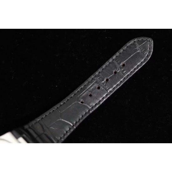 【“薄”大精深 从“芯”出发】全新升级V2版本 PATEK 。PHILPPE——鹦鹉螺5711/1A系列强势回归。1：1全新开模修正三件套壳 厚度仅9mm，修正了以往偏厚的现象，使之佩戴更贴合手腕。搭载全新定制版9015改原装CaI.324 S C洗花机芯。突破了无加夹板的情况下摆轮位置同步正品！定制级的人体工程学表带 修正了表带的铰链部分...[更多]