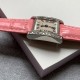 实拍 ♥️新版小牛皮来袭♥️2020最新卡地亚法国坦克Cartier Tank Franaise系列,一款百搭性价比又高的手表 搭配全新专柜欧版风格定制的原厂表带,进口瑞士石英机芯。八角形表冠,镶嵌一颗凸圆形合成尖晶石,剑形蓝钢指针,蓝宝石水晶镜面,采用与原装一致的实心内罩,尺寸:25 x 20mm。佩戴舒适柔软服帖,上手显得高贵又典雅,很气质很女人独家货源。 实拍 ♥️新版小牛皮来袭♥️2020最新卡地亚法国坦克Cartier Tank Franaise系列,一款百搭性价比又高的手表 搭配全新专柜欧版风格定制的原厂表带,进口瑞士石英机芯。八角形表冠,镶嵌一颗凸圆形合成尖晶石,剑形蓝钢指针,蓝宝石水晶镜面,采用与原装一致的实心内罩,尺寸:25 x 20mm。佩戴舒适柔软服帖,上手显得高贵又典雅,很气质很女人独家货源。