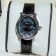 实拍 萧邦-ChopardHappy Sport Oval 石英版本腕表精钢表壳制表工艺与优雅美学风格巧妙结合,以此来展示女性魅力和技术性能。玫瑰金真空电镀材质,既优雅又时尚,以圆润柔美的曲线演绎隽永女性魅力。萧邦对象征永恒的椭圆形展现新颖诠释,打造出一款献给女性的臻礼,许下一个象征快乐的诚挚诺言。Happy Spor欢快嬉戏、自由旋转的水钻珠子在两片蓝宝石水晶之间愉悦轻舞。表壳 约30mm珍珠贝壳彩色表盘搭配光泽亮皮纹表带针扣穿戴C表扣。 实拍 萧邦-ChopardHappy Sport Oval 石英版本腕表精钢表壳制表工艺与优雅美学风格巧妙结合,以此来展示女性魅力和技术性能。玫瑰金真空电镀材质,既优雅又时尚,以圆润柔美的曲线演绎隽永女性魅力。萧邦对象征永恒的椭圆形展现新颖诠释,打造出一款献给女性的臻礼,许下一个象征快乐的诚挚诺言。Happy Spor欢快嬉戏、自由旋转的水钻珠子在两片蓝宝石水晶之间愉悦轻舞。表壳 约30mm珍珠贝壳彩色表盘搭配光泽亮皮纹表带针扣穿戴C表扣。