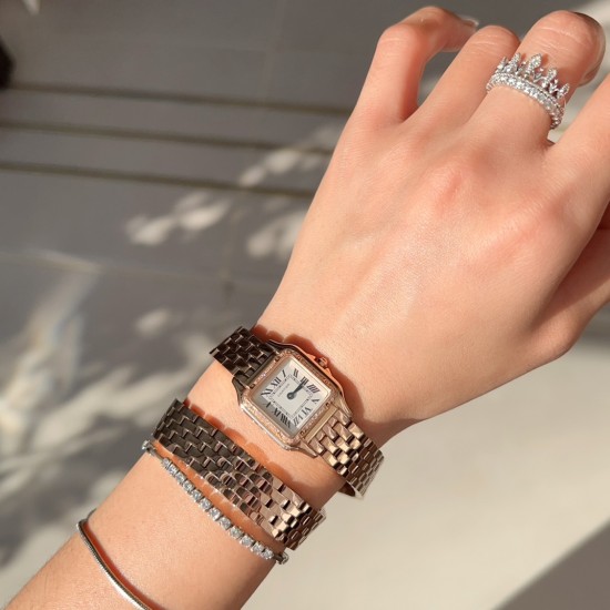 Panthre de Cartier / double chain Width 22mm.Length 30mm. Chain length 44cm卡地亚猎豹系列腕表/双圈表链宽度22mm 长度30mm 链条长度44cm瑞士进口石英机芯,316L精钢表壳表链。蓝晶石表冠,蓝宝石镜面,淬火钢蓝指针,双圈环绕链条,便捷珠宝扣。 Panthre de Cartier / double chain Width 22mm.Length 30mm. Chain length 44cm卡地亚猎豹系列腕表/双圈表链宽度22mm 长度30mm 链条长度44cm瑞士进口石英机芯,316L精钢表壳表链。蓝晶石表冠,蓝宝石镜面,淬火钢蓝指针,双圈环绕链条,便捷珠宝扣。