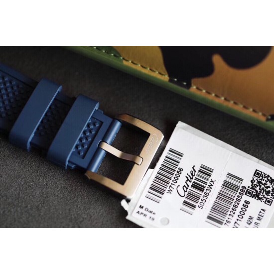 Cartier 卡地亚 卡利博CALIBRE DE CARTIER系列,316精钢表壳,陶瓷夜光圈口,尺寸42mm,搭载全自动机械机芯,进口天然橡胶表带,Super LumiNova夜光涂层三角时标,时尚与运动结合的潜水表硬朗而霸气,彰显气质。 Cartier 卡地亚 卡利博CALIBRE DE CARTIER系列,316精钢表壳,陶瓷夜光圈口,尺寸42mm,搭载全自动机械机芯,进口天然橡胶表带,Super LumiNova夜光涂层三角时标,时尚与运动结合的潜水表硬朗而霸气,彰显气质。