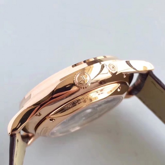 2019推出新款 Jaeger-leCoultre Master Ultra Thin Moon积家超薄月相大师系列42mm腕表,简洁的线条设计,赏心悦目的表盘。 显示令表盘尽显活力,6位24小时指针宛如一幕和谐美妙的腕上芭蕾。透过玻璃底盖,机芯运行一目了然。这款厚度仅5.8毫米的超薄机芯向世人证实,超凡的技艺和极尽复杂的功能可以在狭小的空间内完美展现 2019推出新款 Jaeger-leCoultre Master Ultra Thin Moon积家超薄月相大师系列42mm腕表,简洁的线条设计,赏心悦目的表盘。 显示令表盘尽显活力,6位24小时指针宛如一幕和谐美妙的腕上芭蕾。透过玻璃底盖,机芯运行一目了然。这款厚度仅5.8毫米的超薄机芯向世人证实,超凡的技艺和极尽复杂的功能可以在狭小的空间内完美展现