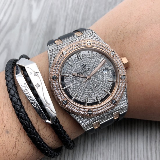 爱彼 Audemars Piguet MR1 皇家橡树系列 15400 阿拉伯数️方钻手表 搭载316L不锈精钢表壳 实心厚重钢带精选进口奥地利水钻 光彩闪耀 搭载2813改3120全自动机芯 精准稳定走时 耗时12个月改装还原正品AP满钻效果,尺寸41.5x12mm 重量170g 爱彼 Audemars Piguet MR1 皇家橡树系列 15400 阿拉伯数️方钻手表 搭载316L不锈精钢表壳 实心厚重钢带精选进口奥地利水钻 光彩闪耀 搭载2813改3120全自动机芯 精准稳定走时 耗时12个月改装还原正品AP满钻效果,尺寸41.5x12mm 重量170g