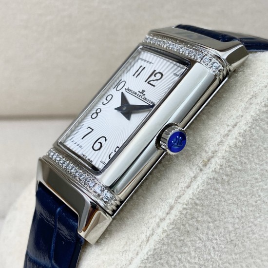 积家JAEGER-LECOULTRE 女士翻转系列:瑞士石英。个性独特魅力,40mmx20mm。材质:精钢打造,蓝宝水晶玻璃,阿拉伯数字表盘,太妃形指针,搭配意大利小牛皮,尽显貴族的风范! 积家JAEGER-LECOULTRE 女士翻转系列:瑞士石英。个性独特魅力,40mmx20mm。材质:精钢打造,蓝宝水晶玻璃,阿拉伯数字表盘,太妃形指针,搭配意大利小牛皮,尽显貴族的风范!