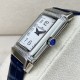 积家JAEGER-LECOULTRE 女士翻转系列:瑞士石英。个性独特魅力,40mmx20mm。材质:精钢打造,蓝宝水晶玻璃,阿拉伯数字表盘,太妃形指针,搭配意大利小牛皮,尽显貴族的风范! 积家JAEGER-LECOULTRE 女士翻转系列:瑞士石英。个性独特魅力,40mmx20mm。材质:精钢打造,蓝宝水晶玻璃,阿拉伯数字表盘,太妃形指针,搭配意大利小牛皮,尽显貴族的风范!