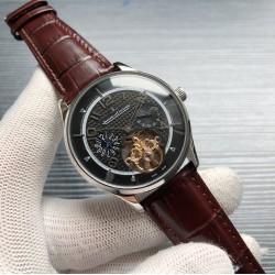 实物拍摄品牌：积家-Jaeger-LeCoultre A26 类型：男士腕表表壳：316精钢（做工上乘）表带：进口小牛皮/316精钢(两种可选) 机芯：高级定制全自动机械机芯（走时稳定）材料：高级强化镀膜镜面 尺寸：直径41mm，厚度12mm 三杰精致推荐男士机械腕表 SJ为你精心打造超真实实物图拍摄