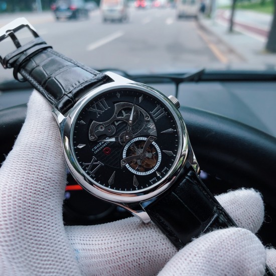SJ出品 萧邦 Chopard X3 经典大明火珐琅表盘下搭载陀飞轮机芯 尺寸42mm*12mm 净化高清玻璃 头层小牛皮原装针扣 荣获瑞士官方天文台(COSC)认证和享负盛名的“日内瓦印记”(Poinon de Genve)品质徽号 三杰精致推荐男士机械腕表 SJ为你精心设计超真实实物图拍摄 SJ出品 萧邦 Chopard X3 经典大明火珐琅表盘下搭载陀飞轮机芯 尺寸42mm*12mm 净化高清玻璃 头层小牛皮原装针扣 荣获瑞士官方天文台(COSC)认证和享负盛名的“日内瓦印记”(Poinon de Genve)品质徽号 三杰精致推荐男士机械腕表 SJ为你精心设计超真实实物图拍摄
