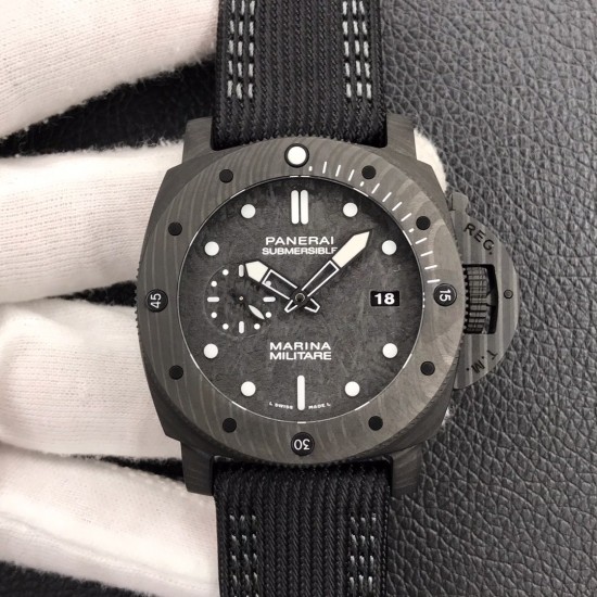 VS新品预售：2019日内瓦沛纳海新款：PAM979—PAM616的弟弟：全新碳纤维表盘。预售期间下单，额外获赠2019年沛纳海官方定制布带。数量不多，仅限首批客户。