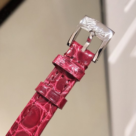 实拍 萧邦新品TWO O TEN系列小方壳珠宝系列集现代高素质制表工艺技术,精致由内而外,彰显每一处细节精细做工、极致臻美,朝气蓬勃迎着新一年自由奋斗精神小方壳身*28mm*26mm精钢表壳白金镶钻,金钻,玫瑰金钻挑选天然珍珠贝壳母数字面拱桥蓝宝石镜玻sapphire 日本Miyota 精选石英小机芯搭配美洲鳄鱼皮表带 实拍 萧邦新品TWO O TEN系列小方壳珠宝系列集现代高素质制表工艺技术,精致由内而外,彰显每一处细节精细做工、极致臻美,朝气蓬勃迎着新一年自由奋斗精神小方壳身*28mm*26mm精钢表壳白金镶钻,金钻,玫瑰金钻挑选天然珍珠贝壳母数字面拱桥蓝宝石镜玻sapphire 日本Miyota 精选石英小机芯搭配美洲鳄鱼皮表带