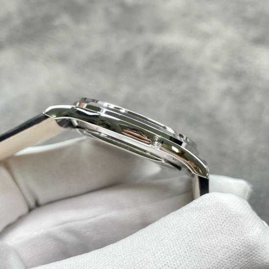 积家月相大师系列正装男表Q1368420.(表壳直径39mm,厚度9.9mm)数控精雕立体月相盘,完美还原原装!搭载Miyota9015魔改一体Cal.925/1机芯,镂空链条盒让机芯看起来“更积家”!自动陀电镀了特调的K金色,并非市场上普通的红玫瑰金,实实在在匠心打造!出货实拍 积家月相大师系列正装男表Q1368420.(表壳直径39mm,厚度9.9mm)数控精雕立体月相盘,完美还原原装!搭载Miyota9015魔改一体Cal.925/1机芯,镂空链条盒让机芯看起来“更积家”!自动陀电镀了特调的K金色,并非市场上普通的红玫瑰金,实实在在匠心打造!出货实拍