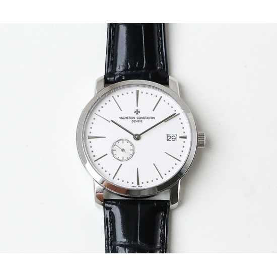 LS精品 新款江诗丹顿上市,外壳采用316L精钢打磨而成,耐磨防刮,字面刻度采用真正的圆珠丁,都是人工镶嵌而成,并非普通的刻度,立体感更强。皮带是舒适柔软的牛皮制作而成。玻璃是蓝宝石玻璃,防刮,通透性也是杠杠的。机芯采用的是进口5000机芯,摆幅28800,并且加入珍珠陀,更加漂亮简约。 LS精品 新款江诗丹顿上市,外壳采用316L精钢打磨而成,耐磨防刮,字面刻度采用真正的圆珠丁,都是人工镶嵌而成,并非普通的刻度,立体感更强。皮带是舒适柔软的牛皮制作而成。玻璃是蓝宝石玻璃,防刮,通透性也是杠杠的。机芯采用的是进口5000机芯,摆幅28800,并且加入珍珠陀,更加漂亮简约。