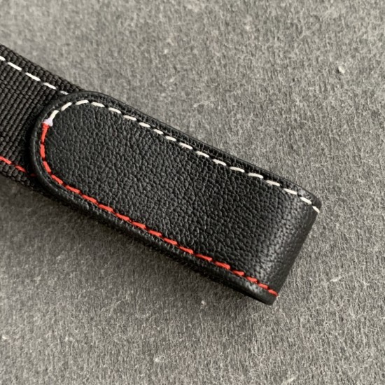 Diw新作勞力士超限量GMT-MASTER II Diw团队重新制作了碳纤维表壳,同时包含表圈、面盘等零件也全都是碳纤维材质,其中碳纤维表圈上数字刻度首次采用全新碳纤维植丁技术(非填油)塑造丰富视觉层次,质感细腻。透视底盖可清楚展示正反快速调日历的劳力士专属cal.3186机芯。搭配柔软魔术贴表带和一体碳纤维表扣。首批量产提供4种颜色表盘可选,5种不同颜色风格表带。 Diw新作勞力士超限量GMT-MASTER II Diw团队重新制作了碳纤维表壳,同时包含表圈、面盘等零件也全都是碳纤维材质,其中碳纤维表圈上数字刻度首次采用全新碳纤维植丁技术(非填油)塑造丰富视觉层次,质感细腻。透视底盖可清楚展示正反快速调日历的劳力士专属cal.3186机芯。搭配柔软魔术贴表带和一体碳纤维表扣。首批量产提供4种颜色表盘可选,5种不同颜色风格表带。