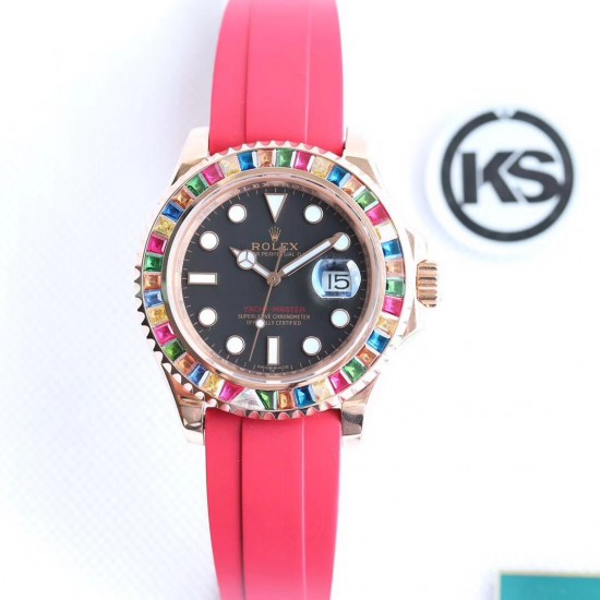 顶级做工KS出品：升级版劳力士金游艇Rolex yacht Master 116695SATS “糖豆”震撼来袭[色] 再度升级，糖豆彩钻版，集合上一代版本的优良做工，业内最顶尖的宝石工艺，同时全面升级基础不锈钢材质，使用真正的日本含镍不锈钢材料作为基础材料，模仿正品的永恒玫瑰金金钢技术，镀层更加持久耐用，耐腐蚀。装载2836、3135机芯，尺寸40mm。蓝光放大镜，超强夜光！现下单额外赠送胶带一副！