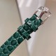 实拍 萧邦新增绿色表盘HAPPY DIAMONDS系列快乐钻腕表 3层蓝宝石玻璃镜面 我们就是自己的神话 原厂瑞士石英机芯 镜面内5颗快乐钻自由转动 活动钻石围绕表盘回旋起舞 制作精巧的表壳玩味透明概念 chopard家标志性的Happy钻石在两片蓝宝石水晶玻璃 形成的空间内自由滑动 充分展现自由和欢快的感觉 表壳顶端与底端各缀有一圈钻石 树叶形指针 较小的同心圆为珍珠母贝质地 呈圆满的球型 两个同心圆环上皆全手工镶有钻石 七颗灵动钻石如悬空漂浮一般 细节见真知。 实拍 萧邦新增绿色表盘HAPPY DIAMONDS系列快乐钻腕表 3层蓝宝石玻璃镜面 我们就是自己的神话 原厂瑞士石英机芯 镜面内5颗快乐钻自由转动 活动钻石围绕表盘回旋起舞 制作精巧的表壳玩味透明概念 chopard家标志性的Happy钻石在两片蓝宝石水晶玻璃 形成的空间内自由滑动 充分展现自由和欢快的感觉 表壳顶端与底端各缀有一圈钻石 树叶形指针 较小的同心圆为珍珠母贝质地 呈圆满的球型 两个同心圆环上皆全手工镶有钻石 七颗灵动钻石如悬空漂浮一般 细节见真知。
