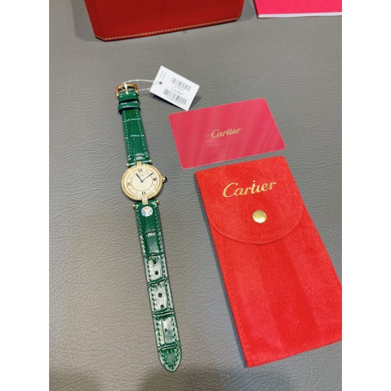 经典永不过时的Cartier卡地亚圆盘中古腕表YYDS❤️一只很复古情结的卡地亚mustbe它来了。30mm表盘大小刚刚好,优雅大方且不失气质的韵味,蓝宝石把头在阳光下依旧纯洁透亮闪耀✨设计大气且耐看,卡地亚罗马文字表盘复古时尚,设计大气且耐看,蓝宝石水晶镜面,表盘两头以简洁的T形金属衔接表带,采用意大利牛皮表带,压鳄鱼纹花色,双面皮透气好,中古美表不仅满满的vintage韵味,酷辣御姐或温柔甜姐都可驾驭的加分款 经典永不过时的Cartier卡地亚圆盘中古腕表YYDS❤️一只很复古情结的卡地亚mustbe它来了。30mm表盘大小刚刚好,优雅大方且不失气质的韵味,蓝宝石把头在阳光下依旧纯洁透亮闪耀✨设计大气且耐看,卡地亚罗马文字表盘复古时尚,设计大气且耐看,蓝宝石水晶镜面,表盘两头以简洁的T形金属衔接表带,采用意大利牛皮表带,压鳄鱼纹花色,双面皮透气好,中古美表不仅满满的vintage韵味,酷辣御姐或温柔甜姐都可驾驭的加分款