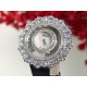 实拍 萧邦Happy Diamonds系列特别款 枫叶美丽并寓意着坚毅精神!即代表永恒爱情送给恋人,也代表对美好的回忆,可送给一路陪伴的朋友,还代表一种岁月的轮回。1比1超前做工同步首发!表面配置三块蓝宝石防刮玻璃,瑞士朗达机芯,尺寸:外径34mm内径14mm。表带14✖️12。 实拍 萧邦Happy Diamonds系列特别款 枫叶美丽并寓意着坚毅精神!即代表永恒爱情送给恋人,也代表对美好的回忆,可送给一路陪伴的朋友,还代表一种岁月的轮回。1比1超前做工同步首发!表面配置三块蓝宝石防刮玻璃,瑞士朗达机芯,尺寸:外径34mm内径14mm。表带14✖️12。