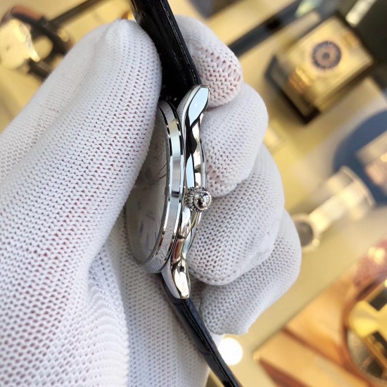 实物    拍摄品牌：欧米茄-OMEGA   大厂出品 做工一流类型：[酷]男士腕表表壳：316精钢（做工优质）表带：进口  小牛皮/简约针扣机芯：进口8217全自动机械机芯（走时稳定）玻璃：高级强化镀膜镜面尺寸：直径40mm，厚度12.5mm