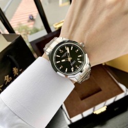 浪琴-LONGINES‼钨钢圈口最新力作类型：精致款男士腕表（更卓越）【钨钢圈口】全新面世！表带：316精钢表带（更舒适）机芯：顶级机械机芯（稳定）材料：蓝宝石水晶镜面（耐磨）真男士睿智风范 立体感强 特别设计 载誉归来尺寸：直径40mm厚12mm高清实拍！质量保证！