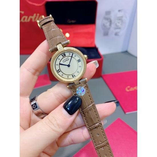 经典永不过时的Cartier卡地亚圆盘中古腕表YYDS❤️一只很复古情结的卡地亚mustbe它来了。30mm表盘大小刚刚好,优雅大方且不失气质的韵味,蓝宝石把头在阳光下依旧纯洁透亮闪耀✨设计大气且耐看,卡地亚罗马文字表盘复古时尚,设计大气且耐看,蓝宝石水晶镜面,表盘两头以简洁的T形金属衔接表带,采用意大利牛皮表带,压鳄鱼纹花色,双面皮透气好,中古美表不仅满满的vintage韵味,酷辣御姐或温柔甜姐都可驾驭的加分款 经典永不过时的Cartier卡地亚圆盘中古腕表YYDS❤️一只很复古情结的卡地亚mustbe它来了。30mm表盘大小刚刚好,优雅大方且不失气质的韵味,蓝宝石把头在阳光下依旧纯洁透亮闪耀✨设计大气且耐看,卡地亚罗马文字表盘复古时尚,设计大气且耐看,蓝宝石水晶镜面,表盘两头以简洁的T形金属衔接表带,采用意大利牛皮表带,压鳄鱼纹花色,双面皮透气好,中古美表不仅满满的vintage韵味,酷辣御姐或温柔甜姐都可驾驭的加分款