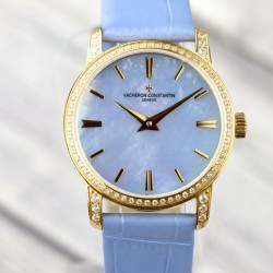 实拍 TK新品江诗丹顿传袭超薄系列-Vacheron Constantin 专为女神打造的，奢华时尚，采用进口316钢表壳，搭配原装进口9015机芯（0返修），天然蓝宝石玻璃镜面，直径33mm，超薄工艺7.8mm，超强防水30米，竹节纹进口小牛皮表带，