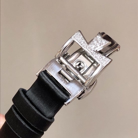 实拍 江诗丹顿 HEURES CRATIVE系列,瑞士石英机芯,表径,26.5x34毫米,表壳厚度8.4毫米,表壳材质18K白金镶钻,铺镶104颗圆形切割钻石,珍珠贝母,蓝宝石水晶玻璃,表冠材质18K白金,绢带,原装扣! 实拍 江诗丹顿 HEURES CRATIVE系列,瑞士石英机芯,表径,26.5x34毫米,表壳厚度8.4毫米,表壳材质18K白金镶钻,铺镶104颗圆形切割钻石,珍珠贝母,蓝宝石水晶玻璃,表冠材质18K白金,绢带,原装扣!