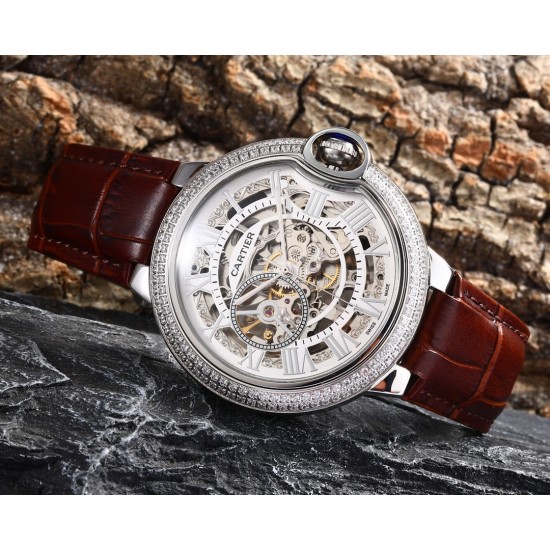 实物拍摄品牌:卡地亚-CARTIER 类型:男士腕表表壳:316精钢(做工上乘)表带:进口小牛皮/原装扣机芯:高级定制全自动机械机芯(走时稳定)材料:高级强化镀膜镜面尺寸:直径46mm,厚度14mm 实物拍摄品牌:卡地亚-CARTIER 类型:男士腕表表壳:316精钢(做工上乘)表带:进口小牛皮/原装扣机芯:高级定制全自动机械机芯(走时稳定)材料:高级强化镀膜镜面尺寸:直径46mm,厚度14mm