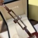 浪琴表圆舞曲系列L2.305.0.87.6简约优雅的圆舞曲系列 进口石英机芯形状: 椭圆形材质: 精钢 表镜: 抗磨损合成蓝宝石,内侧带多层防反光涂层 尺寸: 21.9X 34.9 mm 防水性能: 生活防水表扣: 三折式安全表扣和按压式开启装置 浪琴表圆舞曲系列L2.305.0.87.6简约优雅的圆舞曲系列 进口石英机芯形状: 椭圆形材质: 精钢 表镜: 抗磨损合成蓝宝石,内侧带多层防反光涂层 尺寸: 21.9X 34.9 mm 防水性能: 生活防水表扣: 三折式安全表扣和按压式开启装置